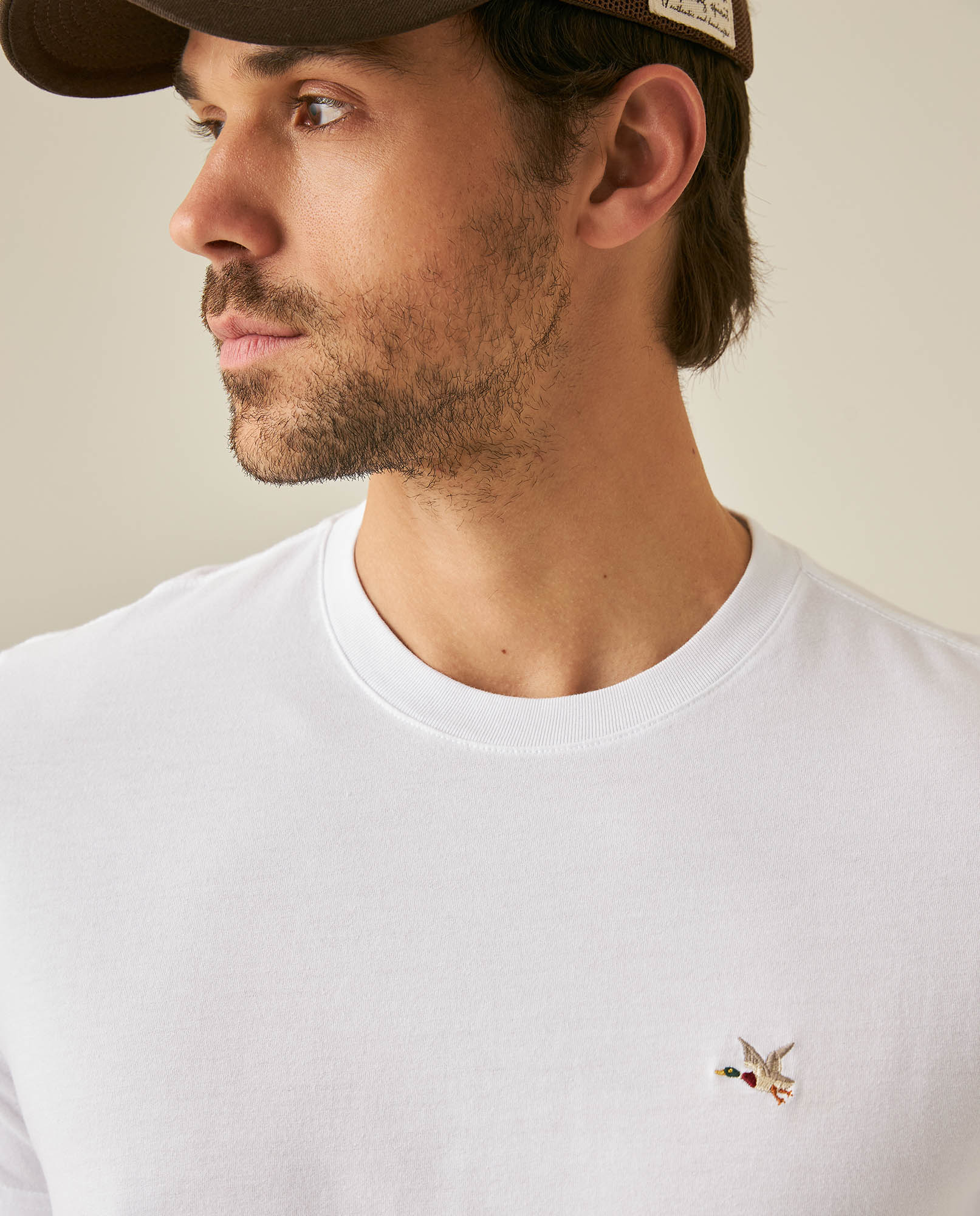 Men's T-Shirt Slim Fit Short Sleeve Crewneck Cotton Vibrant Embroidered Duck Heart Point Chest - White